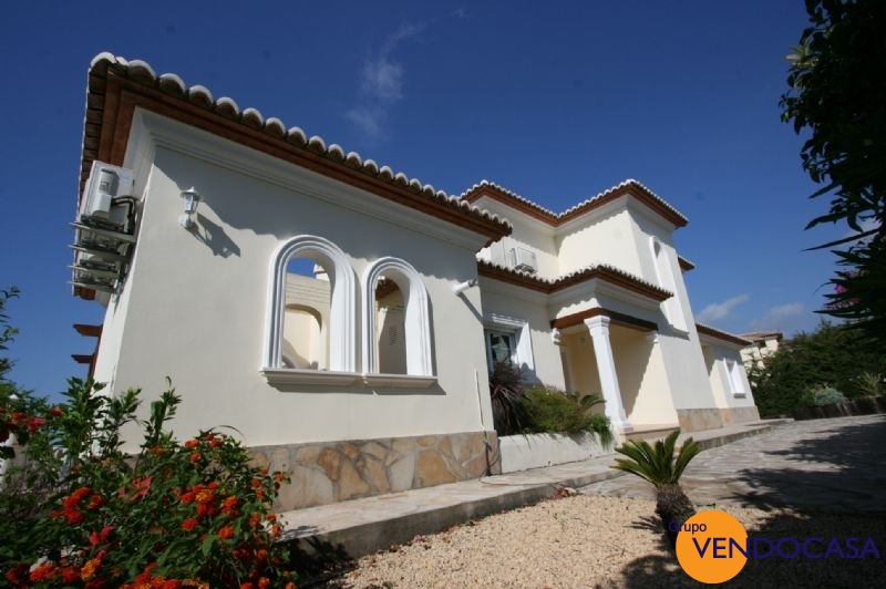 Superb 2 floors villa near the golf couse in javea