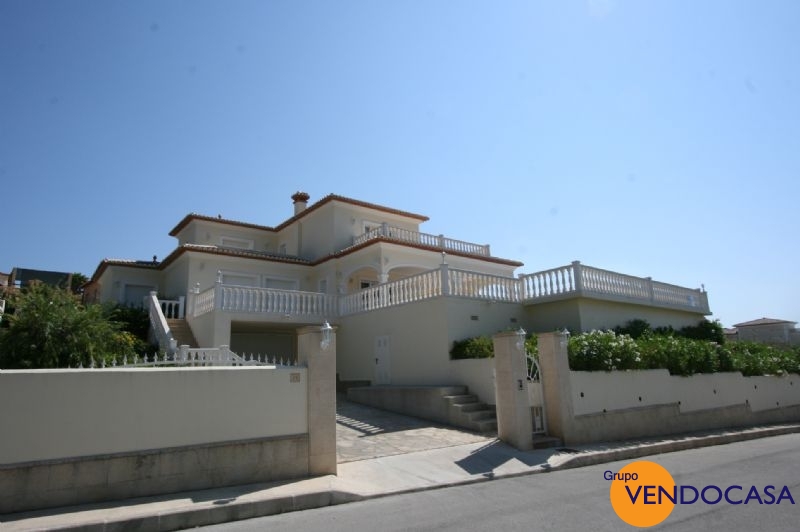 Superb 2 floors villa near the golf couse in javea