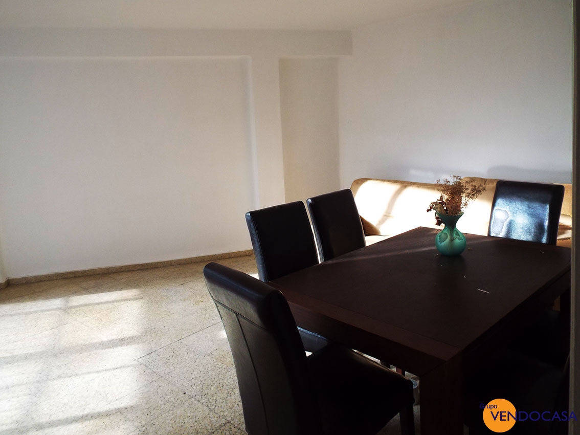 3 bedroom apartment 50m to the beach