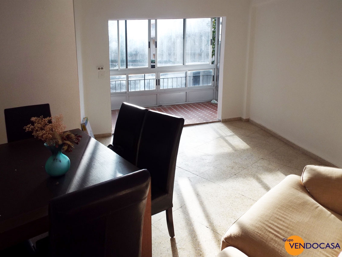 3 bedroom apartment 50m to the beach