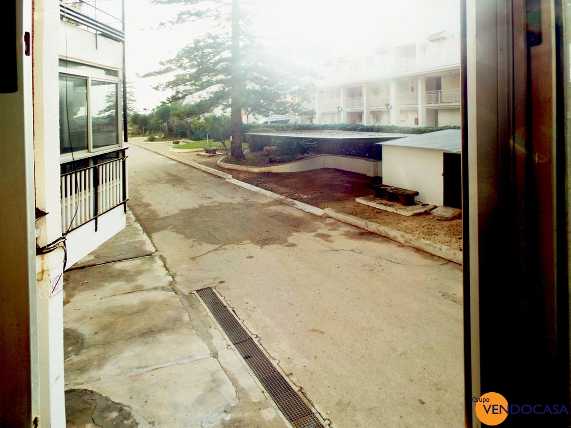 3 bedroom apartment 50m to the beach