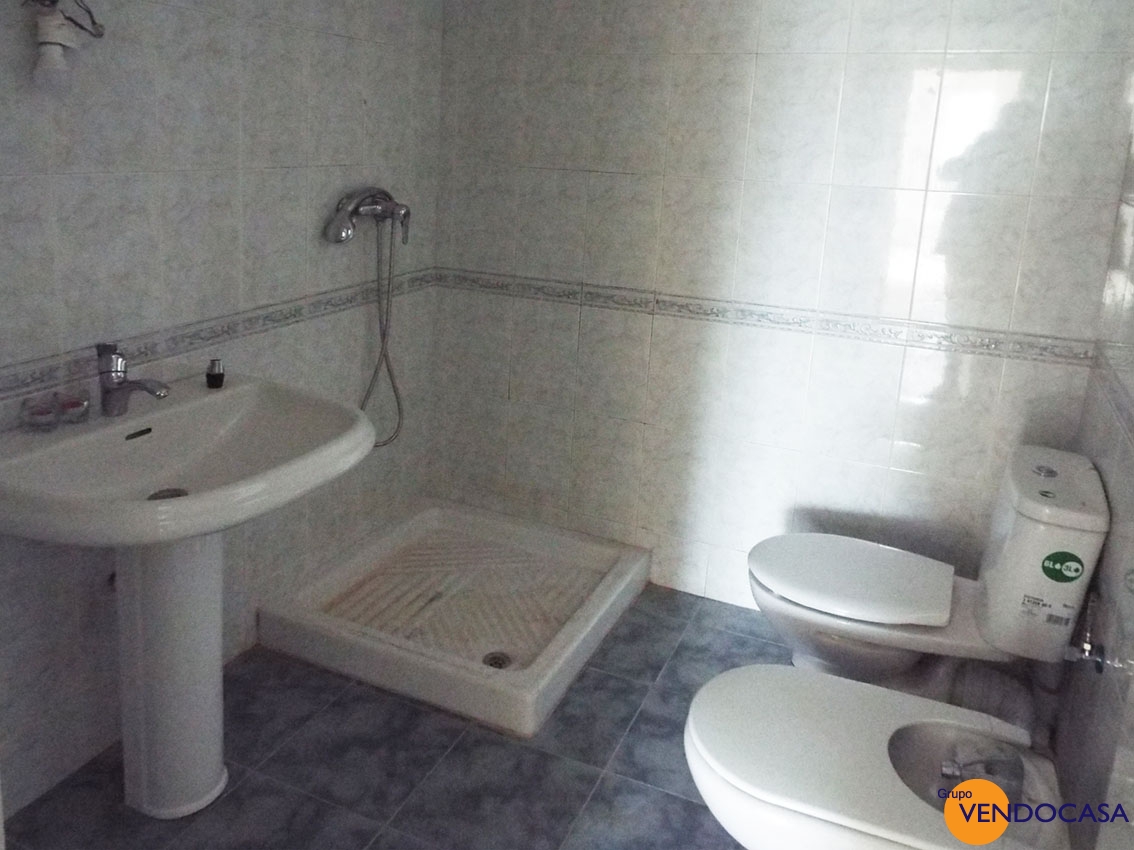 3 bedroom apartment 50m to the beach