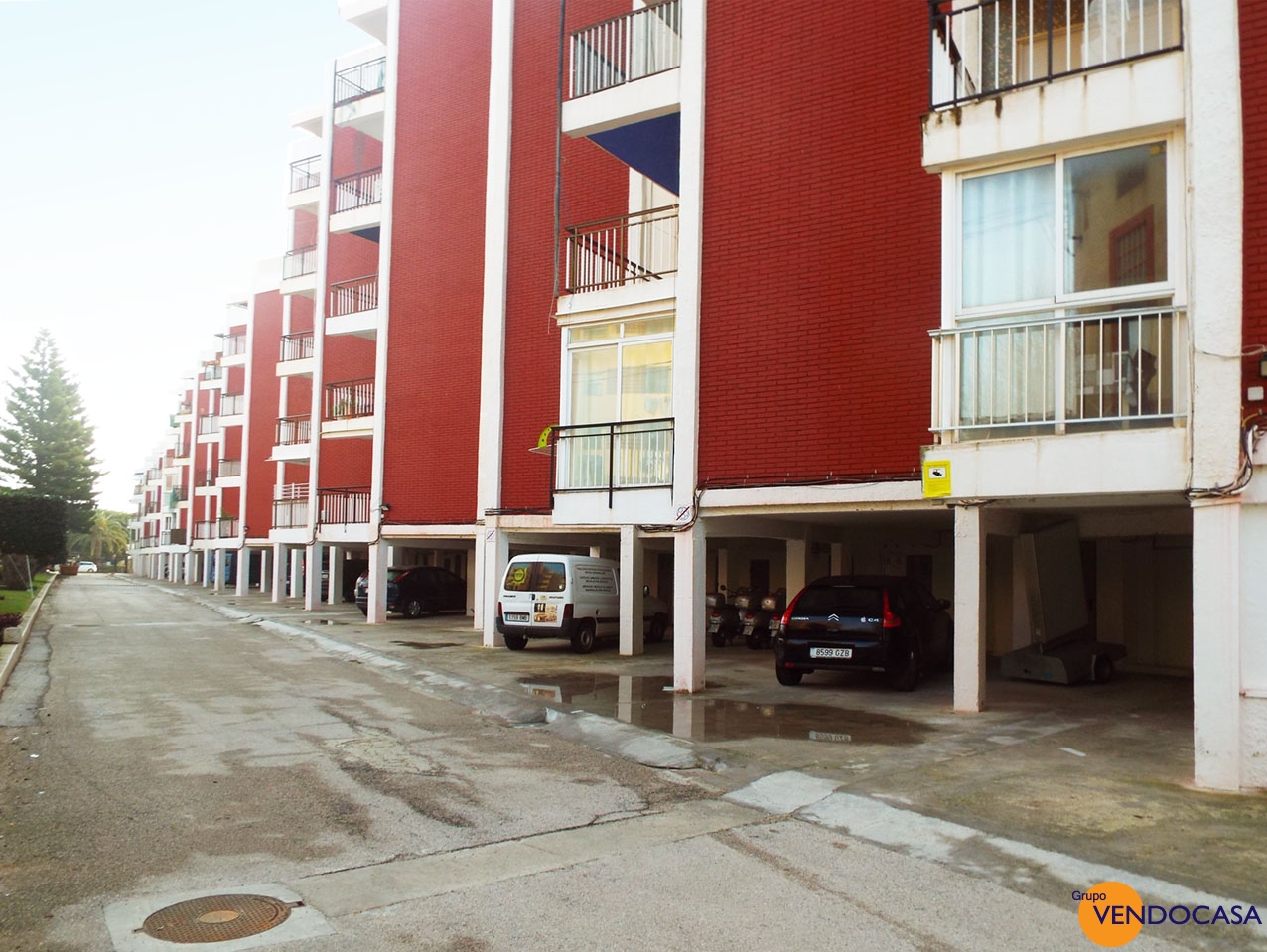 3 bedroom apartment 50m to the beach