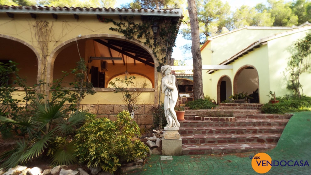 Special Unique finca - good Investment - 5 houses