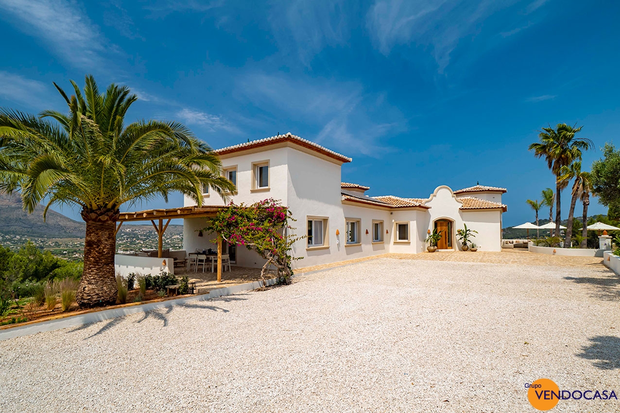 Superb renovated finca at Tarraula Javea