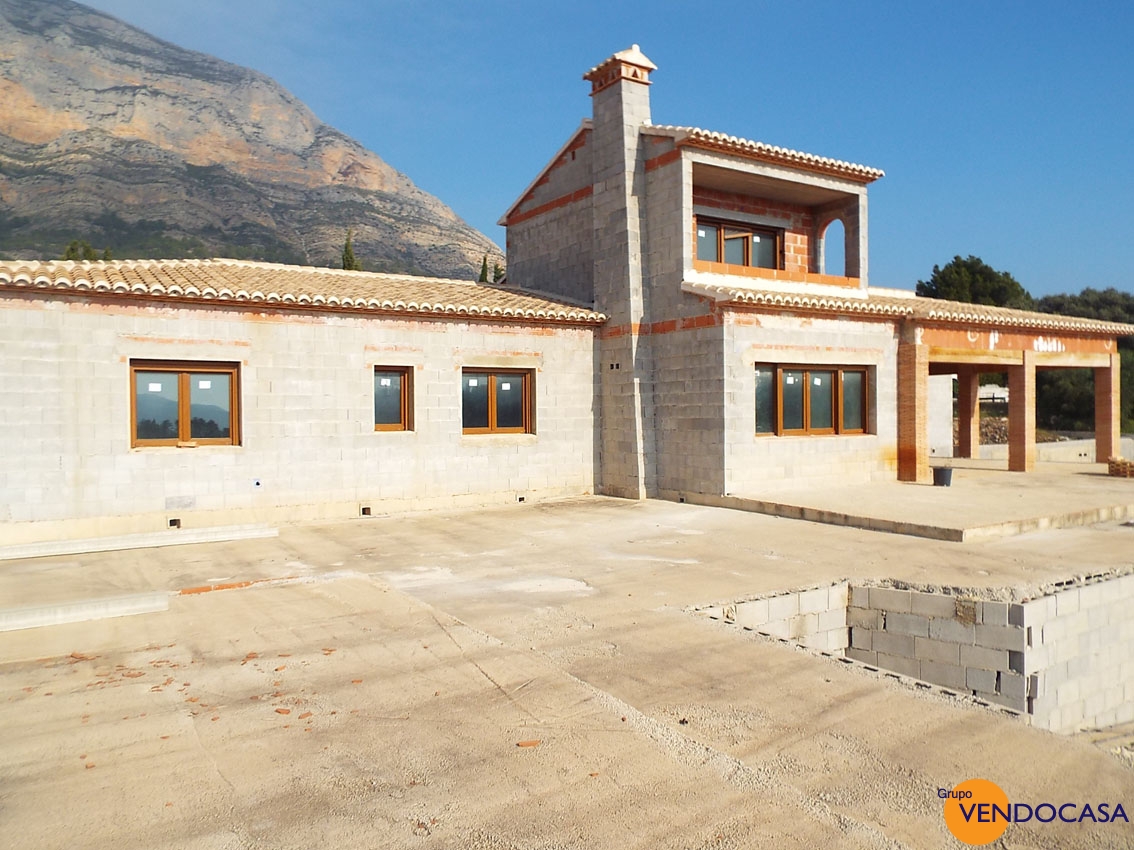 Southfacing Villa in construction at Montgo Valls