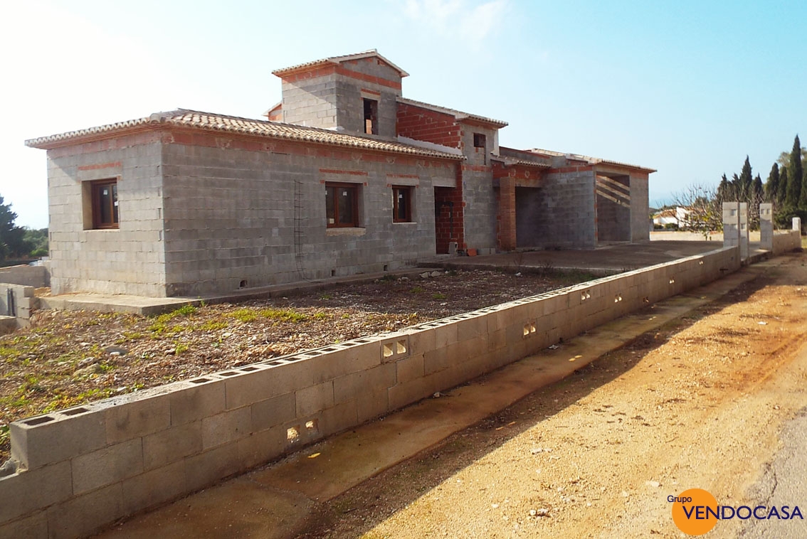 Southfacing Villa in construction at Montgo Valls