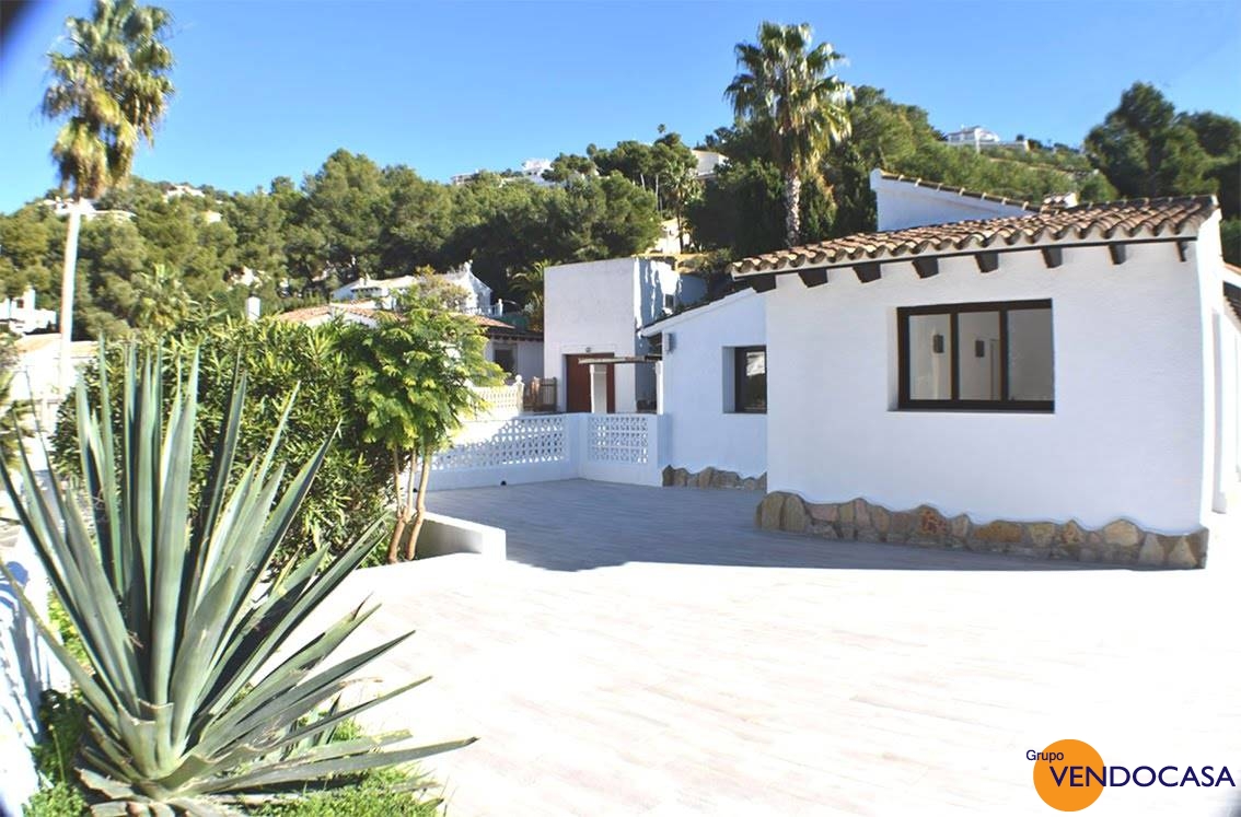 Totaly reformed villa in Moraira title=