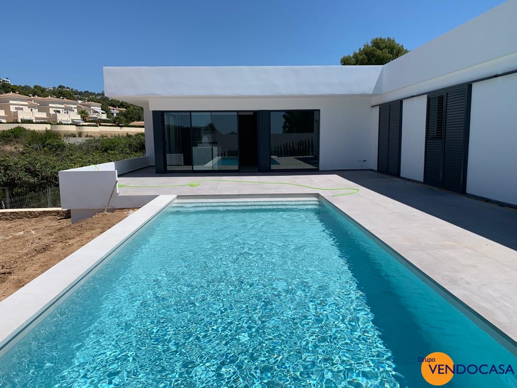 Superb new build modern villa title=