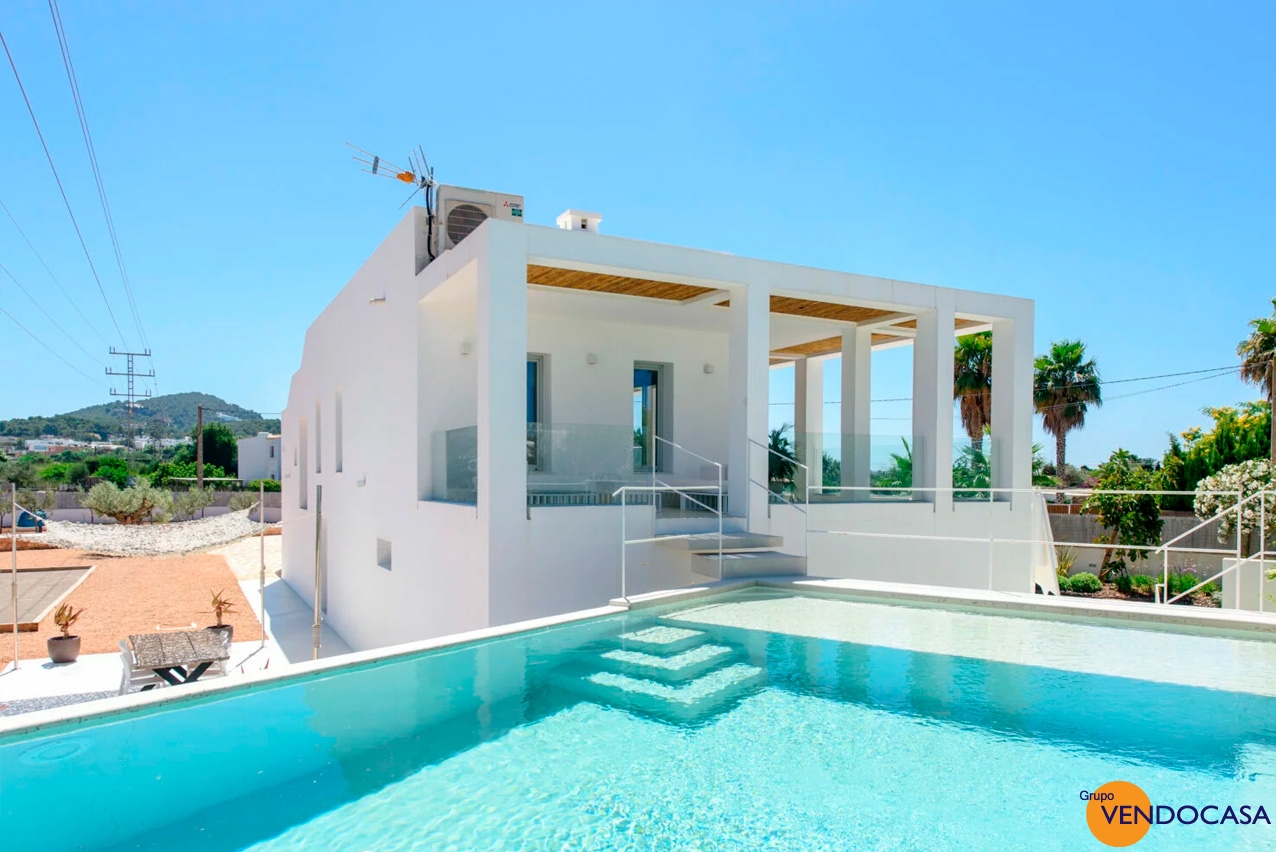 Recently renovated luxury villa